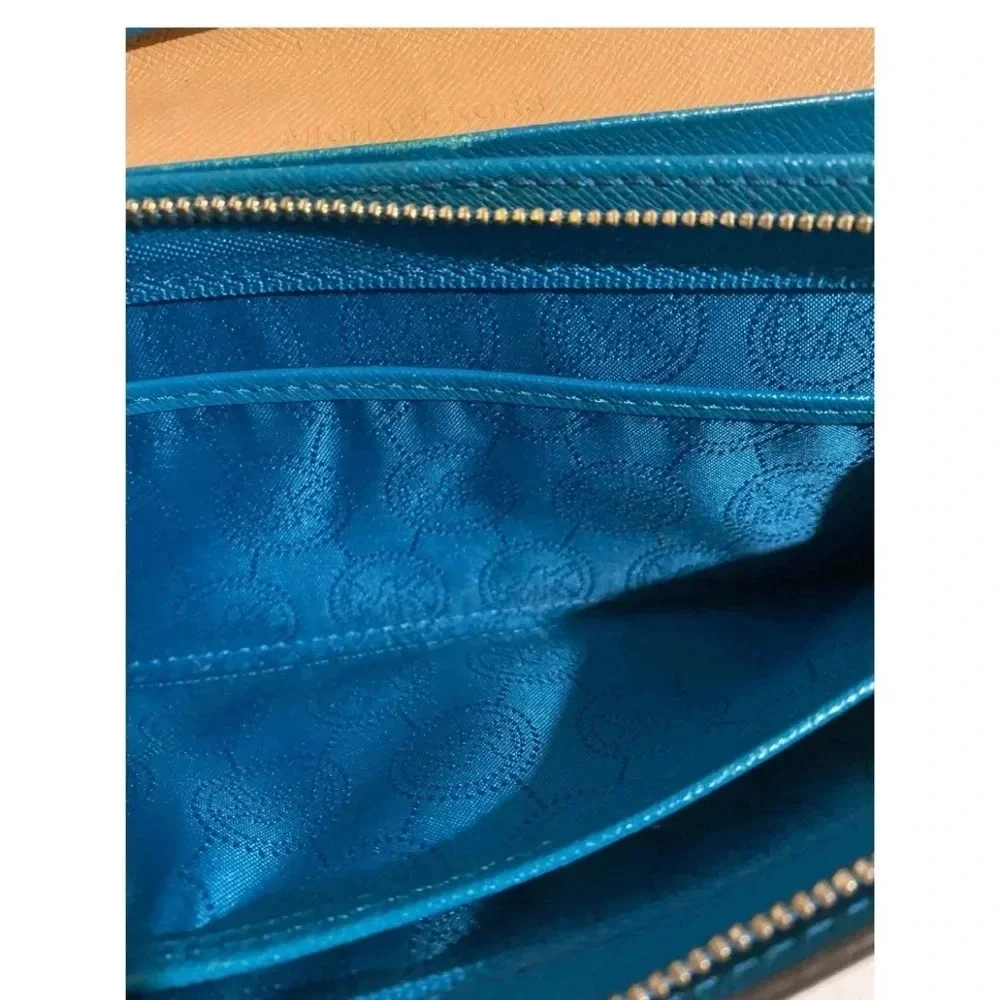Michael kors green saffiano leather wallet